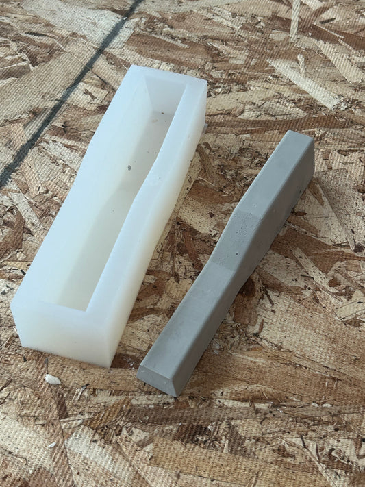 Elevator curb mould